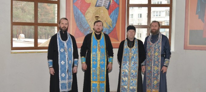 Храм в холодово раменского. Холодово храм Матроны. Отец Олег Казанский храм Раменское. Казанский храм Раменское священники. Храм Матроны Раменское.